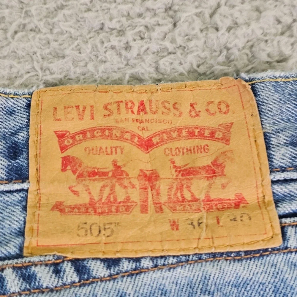 Levis 505 Jeans Mens 32x30 Light Blue Regular Fit Straight Leg Denim Zip Fly